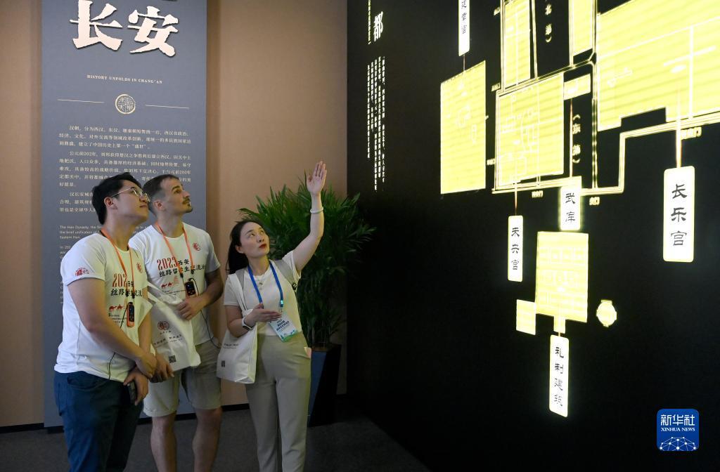 大圣闹海金蟾捕鱼